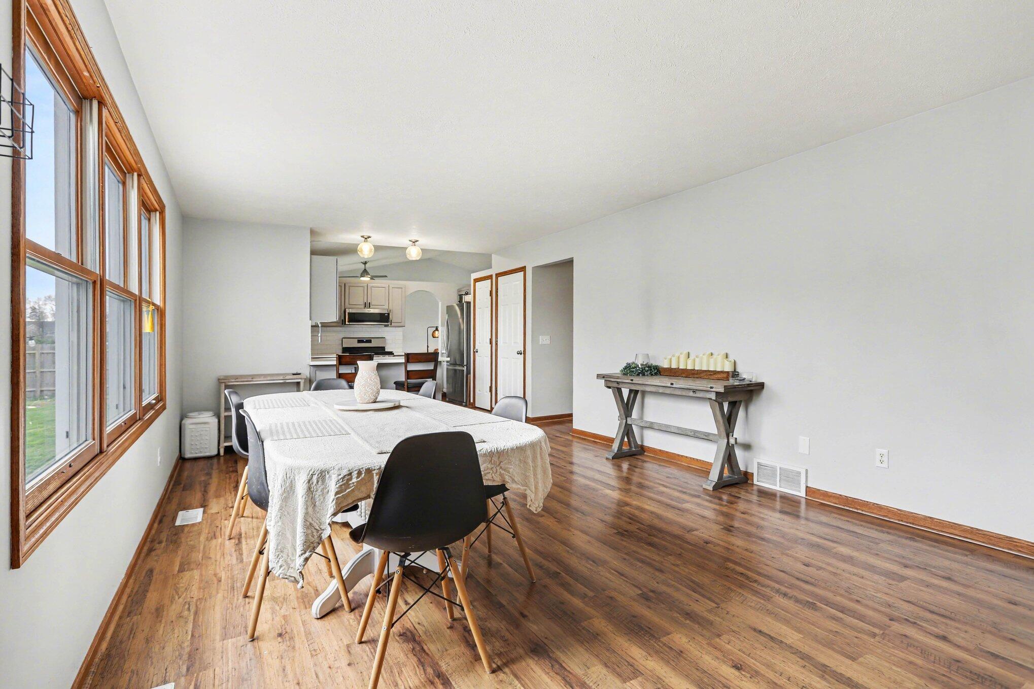 802 Sugar Maple Street Vicksburg, MI 49097 - Photo 6 of 36 010_file_9864