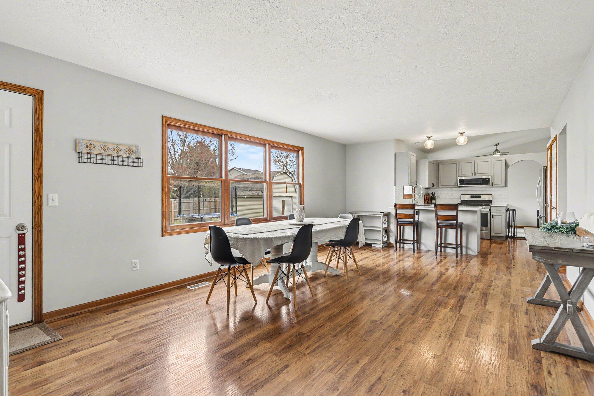 802 Sugar Maple Street Vicksburg, MI 49097 - Photo 7 of 36 007_file_3228