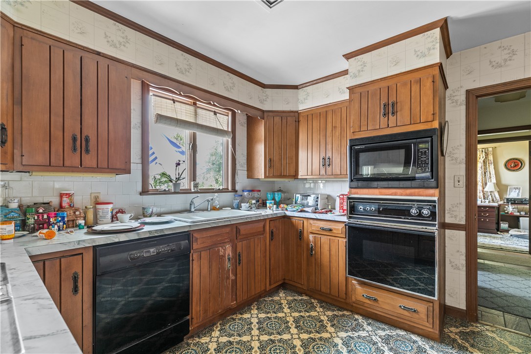 259 Taylor Road Portsmouth, RI 02871 - Photo 12 of 49