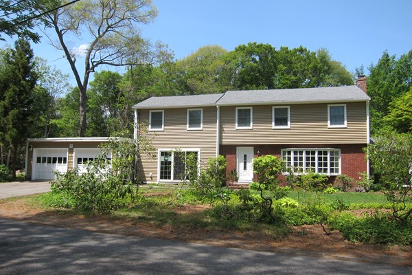 39 Walker Road Manchester, MA 01944 - Photo 1 of 10 Gallery Image 1