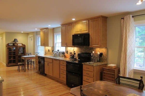 39 Walker Road Manchester, MA 01944 - Photo 9 of 10 Gallery Image 9