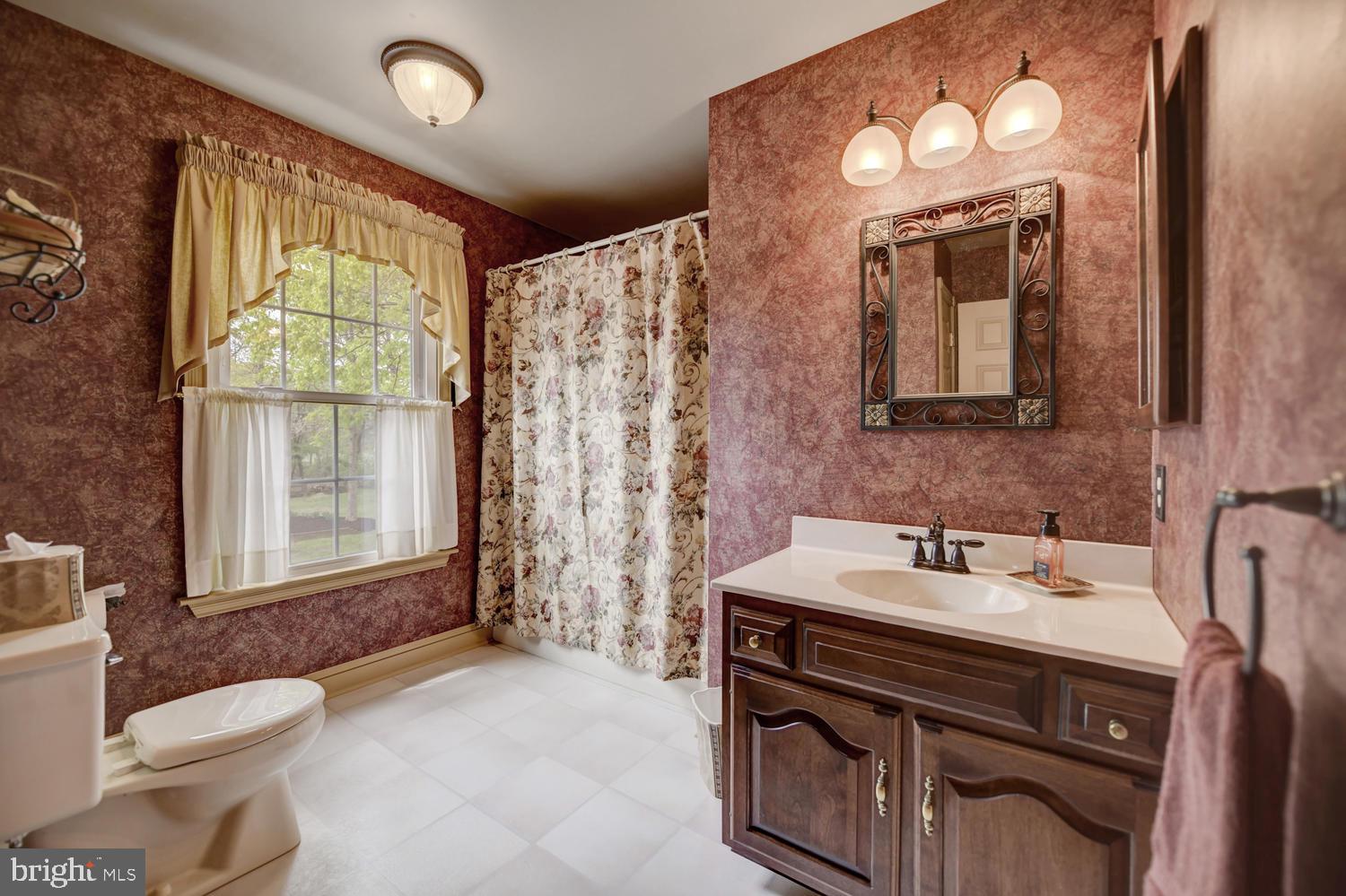 4 Colonial Court Tabernacle, NJ 08088 - Photo 21 of 34 Main Bathroom