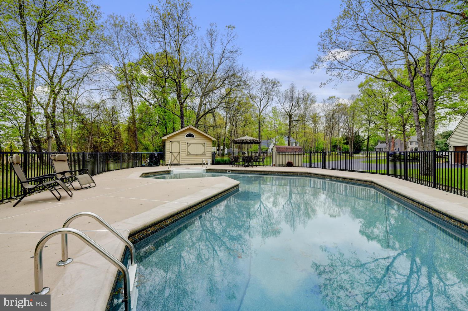 4 Colonial Court Tabernacle, NJ 08088 - Photo 30 of 34 Pool