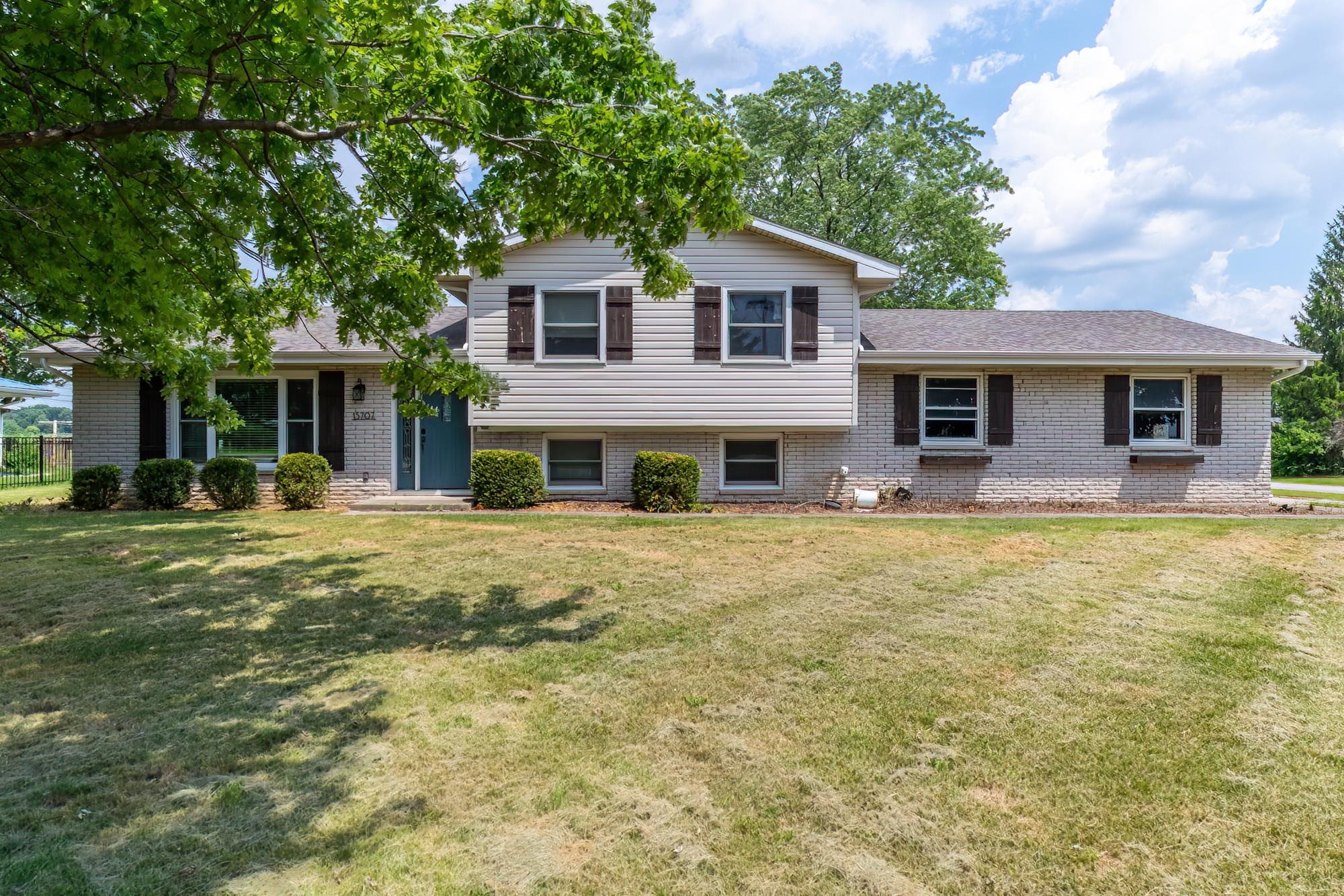 15707 Bluffton Road Fort Wayne, IN 46819 - Photo 1 of 35