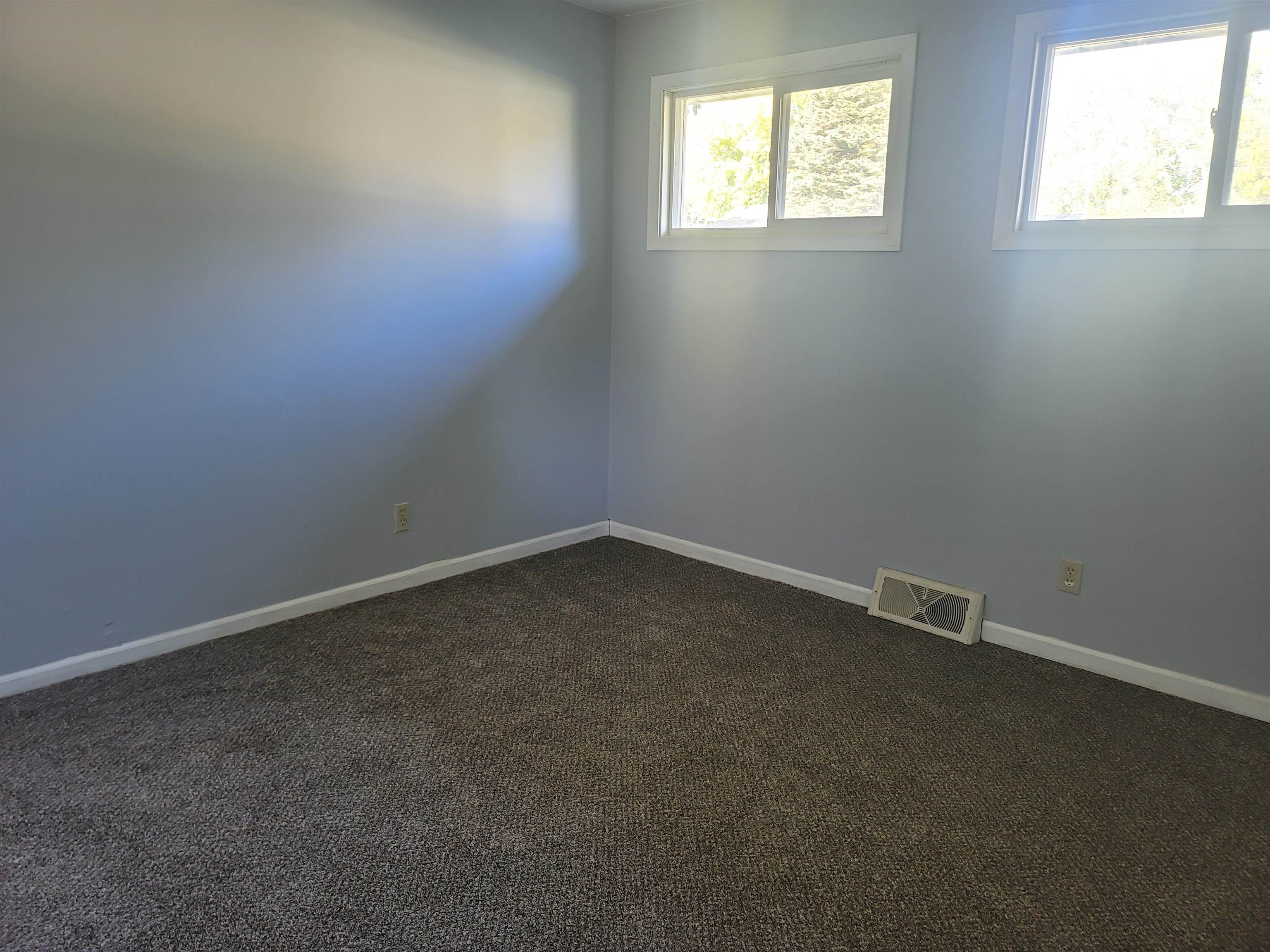 4807 Highcrest Road Rockford, IL 61107 - Photo 14 of 18 an empty room with a window