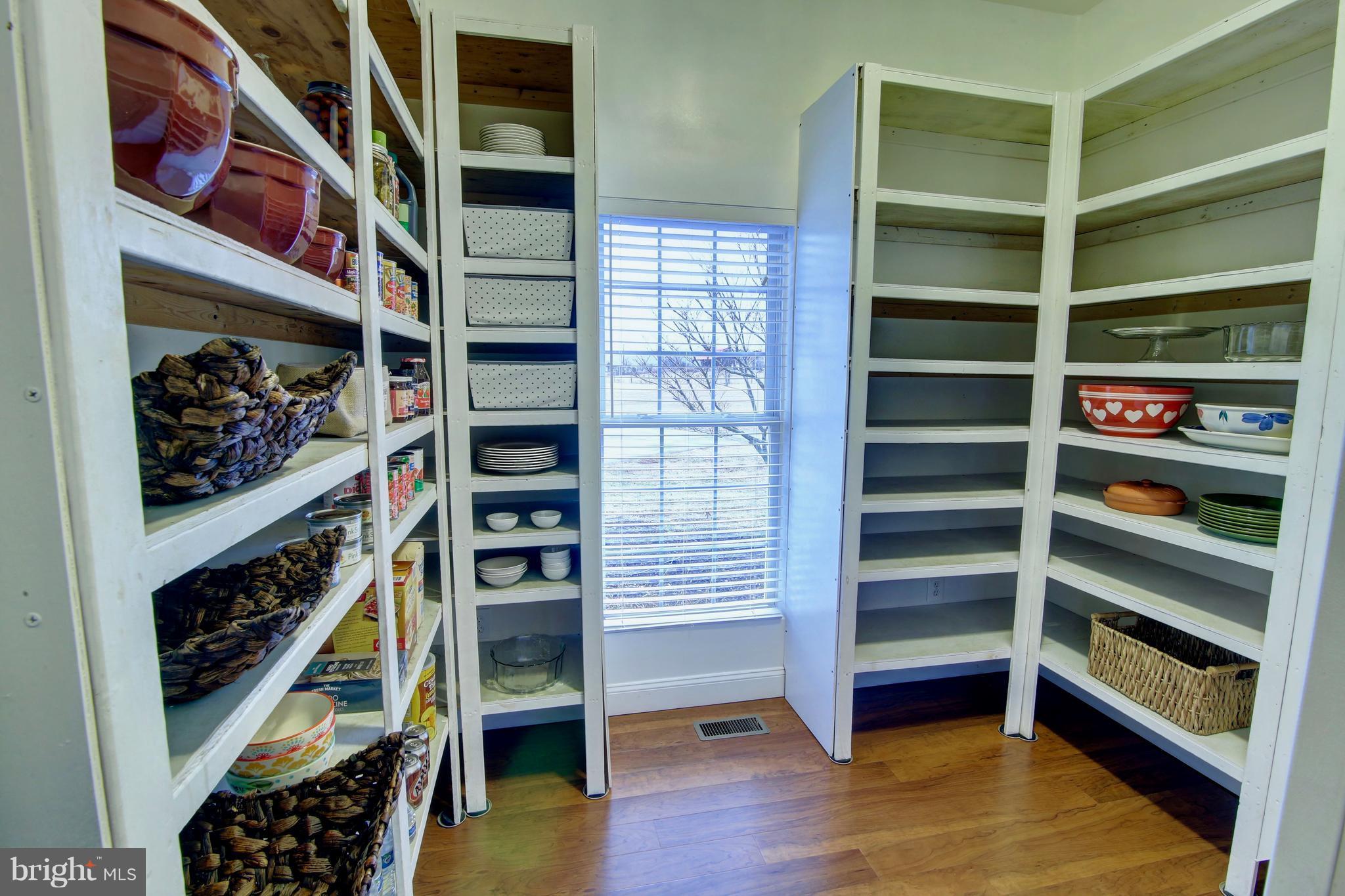 42396 Spinks Ferry Road Leesburg, VA 20176 - Photo 11 of 30 Kitchen