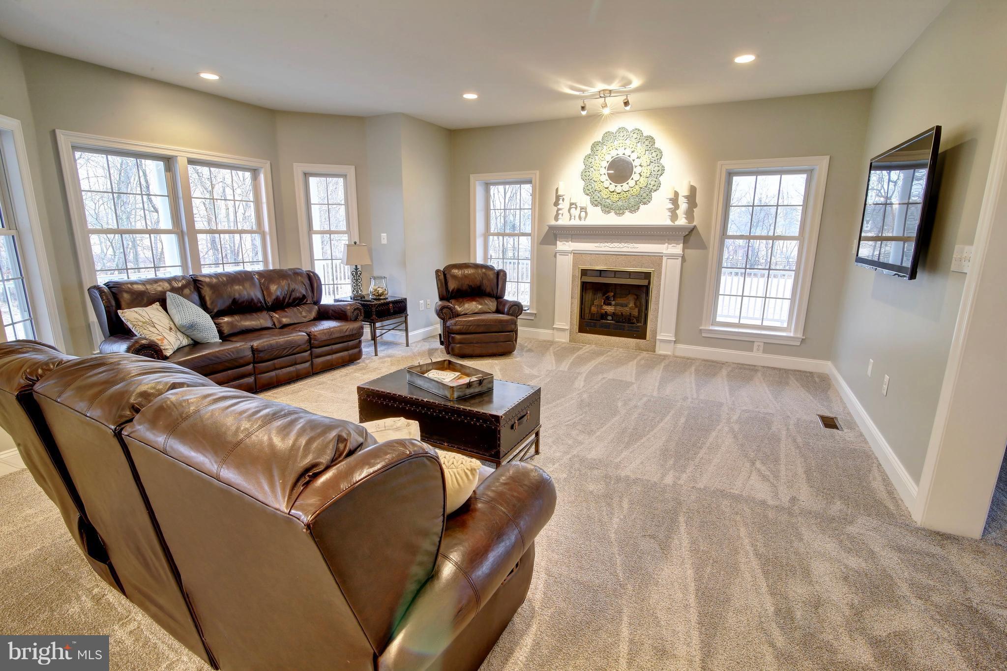 42396 Spinks Ferry Road Leesburg, VA 20176 - Photo 12 of 30 Family Room