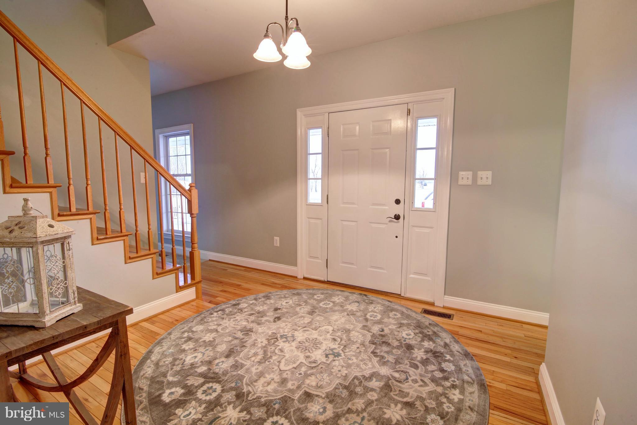 42396 Spinks Ferry Road Leesburg, VA 20176 - Photo 4 of 30 Foyer