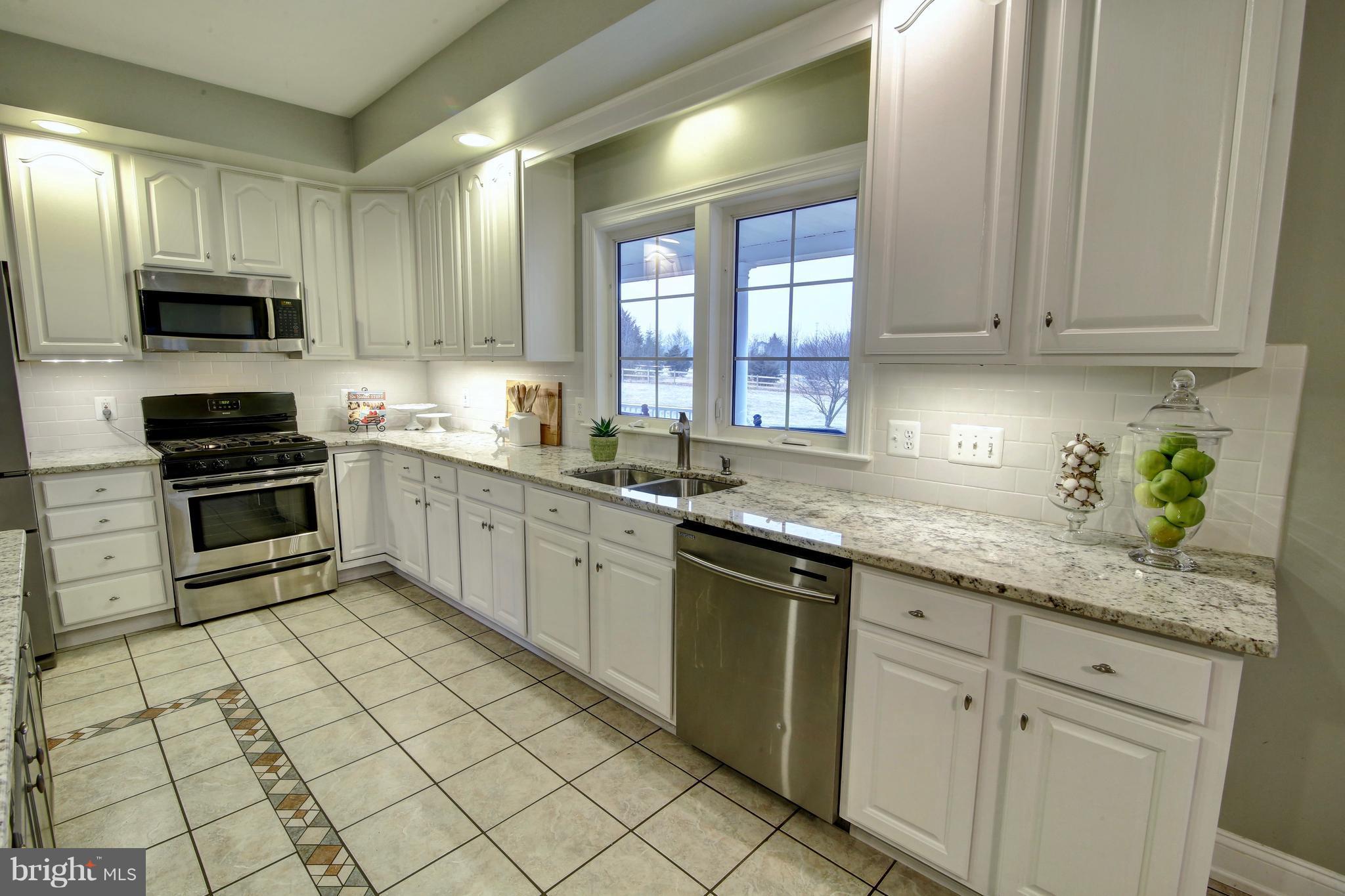42396 Spinks Ferry Road Leesburg, VA 20176 - Photo 8 of 30 Kitchen