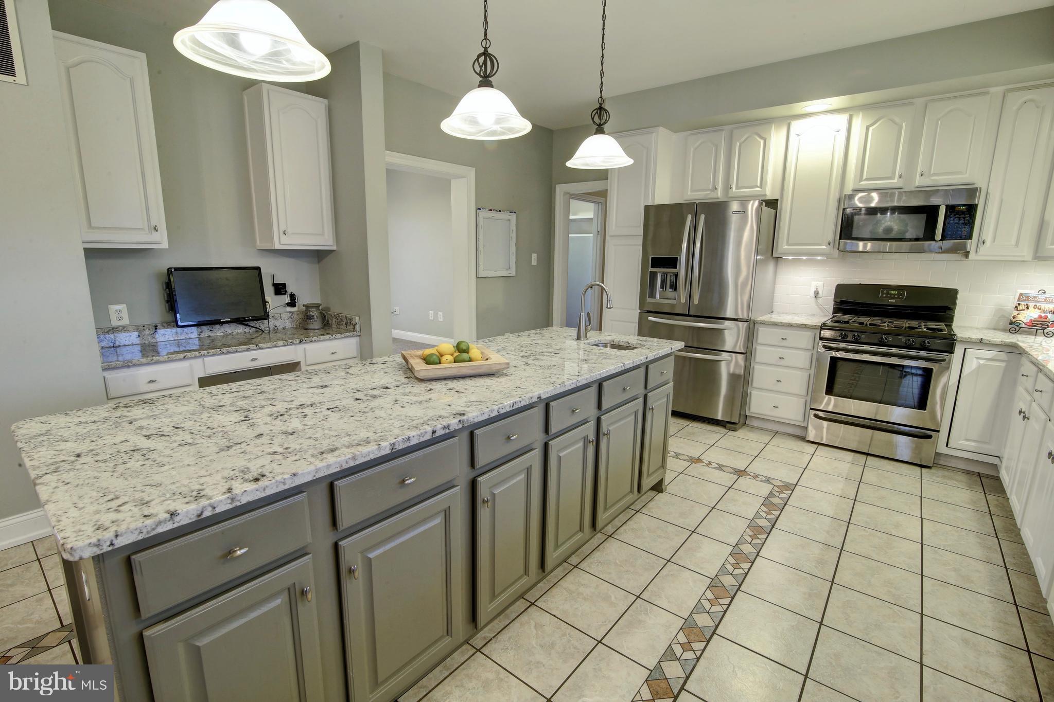 42396 Spinks Ferry Road Leesburg, VA 20176 - Photo 9 of 30 Kitchen