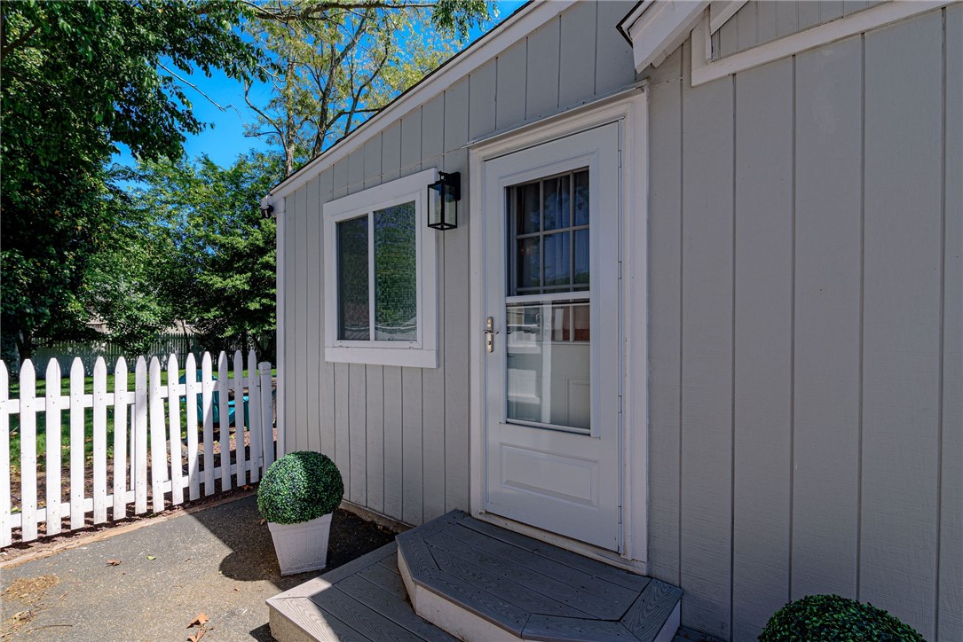 390 Nausauket Road Warwick, RI 02886 - Photo 3 of 24