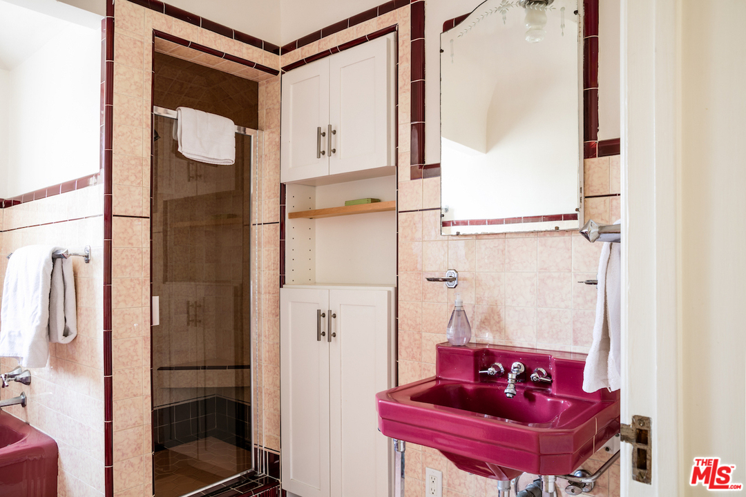 239 West Channel Road Santa Monica, CA 90402 - Photo 19 of 30 a bathroom with a shower