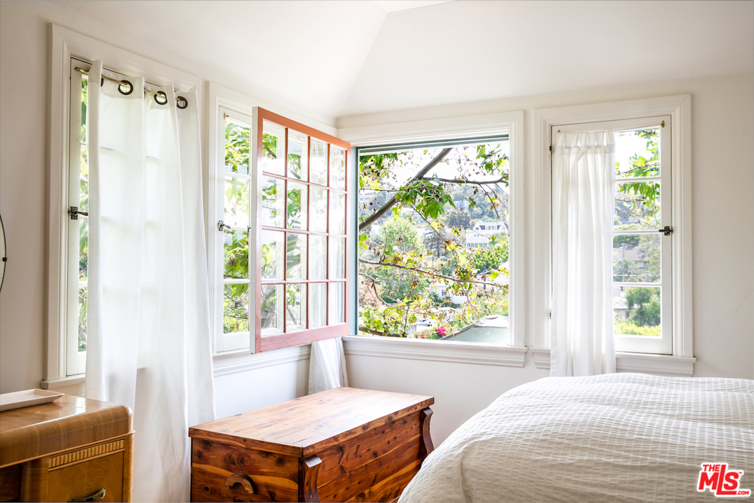 239 West Channel Road Santa Monica, CA 90402 - Photo 20 of 30 a bedroom with a bed and a window