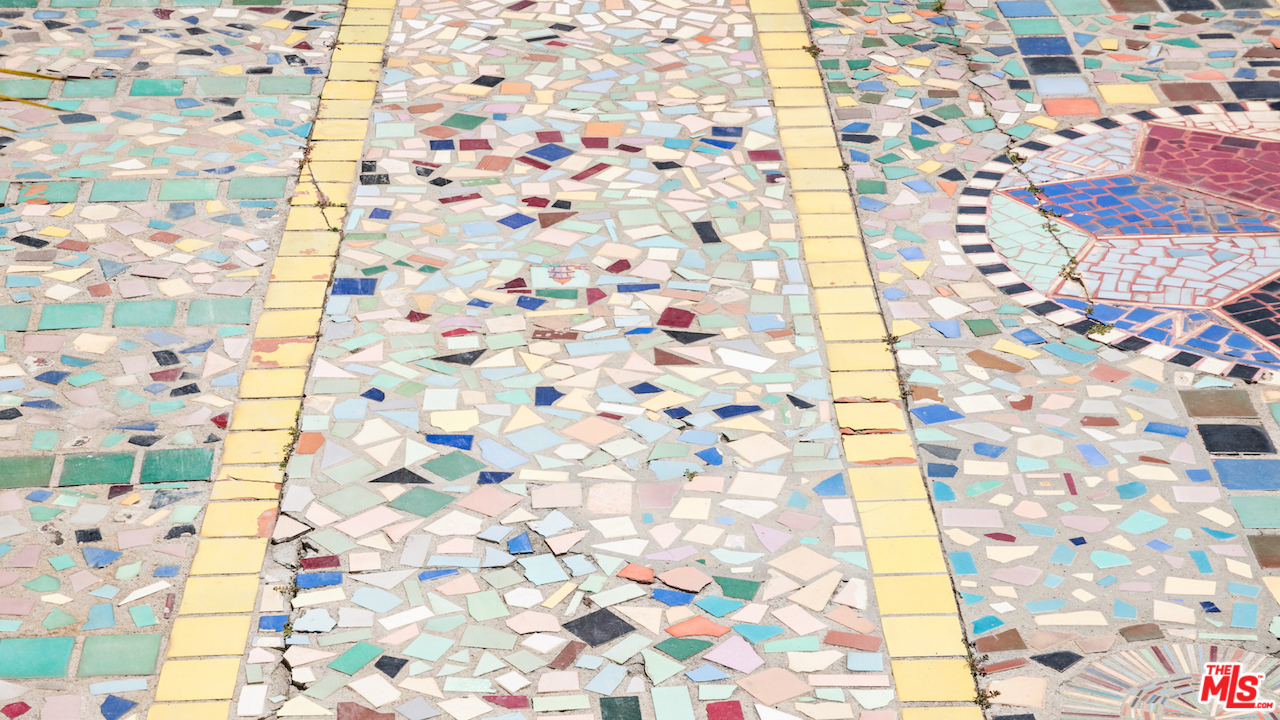 239 West Channel Road Santa Monica, CA 90402 - Photo 24 of 30 a bathroom with a shower curtain