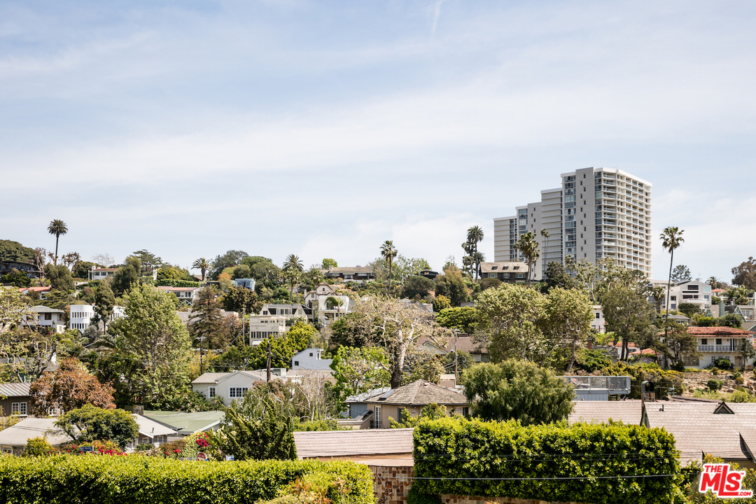 239 West Channel Road Santa Monica, CA 90402 - Photo 29 of 30 a view of a city