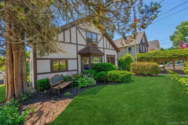 $769,000 | 20 Hillside Avenue, Huntington, NY 11743
