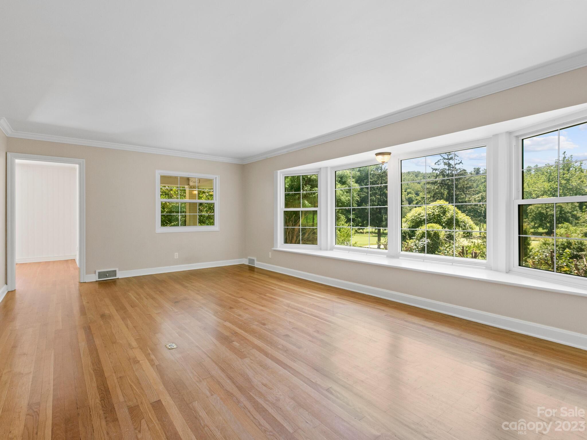 98 Fairway Road Asheville, NC 28804 - Photo 9 of 39 Gallery Image 9