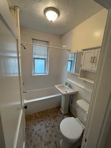 $1,800 | 31 Dennison Avenue, Unit 10, Framingham, MA 01702