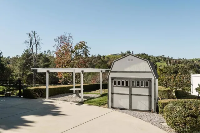 $2,225,000 | 9 Country Glen Road, Fallbrook, CA 92028