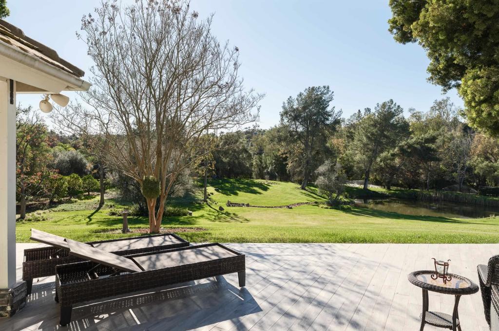 9 Country Glen Road Fallbrook, CA 92028 - Photo 58 of 74 a view of a backyard with sitting area