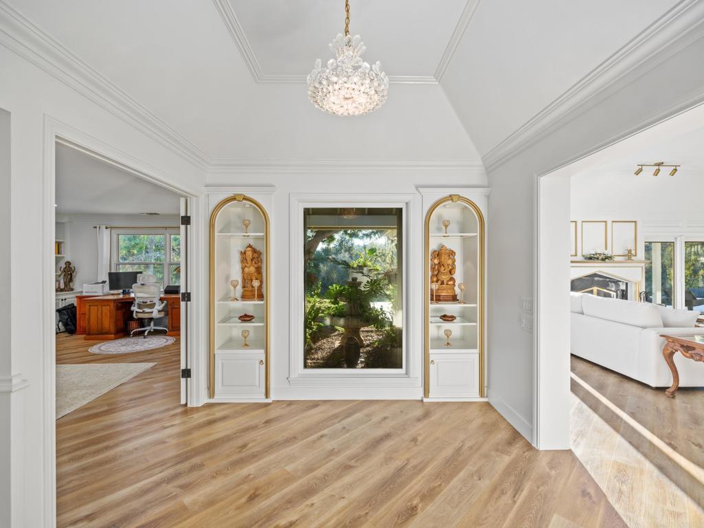 9 Country Glen Road Fallbrook, CA 92028 - Photo 6 of 74 a view of a bedroom with closet and windows