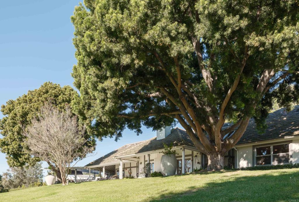 9 Country Glen Road Fallbrook, CA 92028 - Photo 64 of 74 a front view of a house with a yard