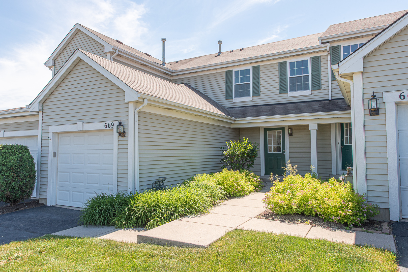 669 Chestnut Ridge, Unit 669 Minooka, IL 60447 - Photo 1 of 25