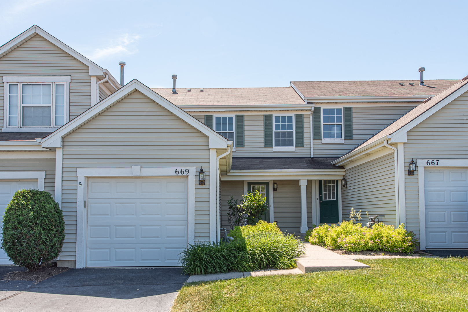 669 Chestnut Ridge, Unit 669 Minooka, IL 60447 - Photo 2 of 25