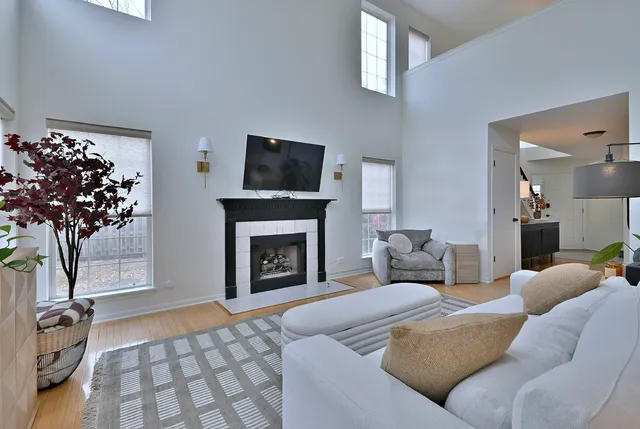 $389,000 | 3207 Foxridge Court, Woodridge, IL 60517