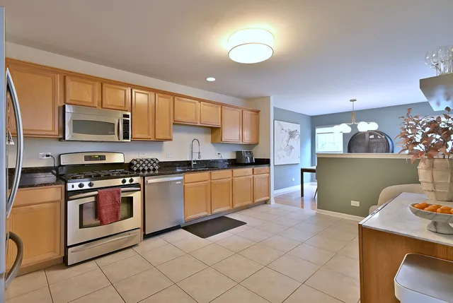 $389,000 | 3207 Foxridge Court, Woodridge, IL 60517