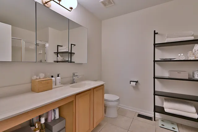 $389,000 | 3207 Foxridge Court, Woodridge, IL 60517