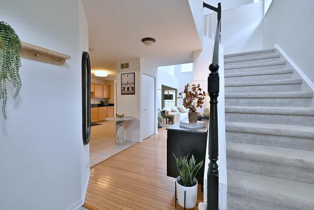 $389,000 | 3207 Foxridge Court, Woodridge, IL 60517