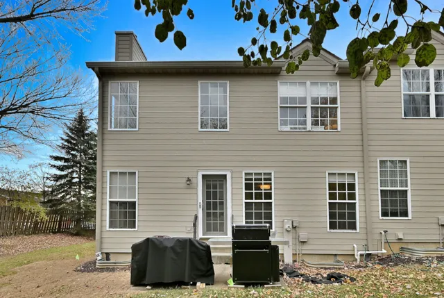 $389,000 | 3207 Foxridge Court, Woodridge, IL 60517