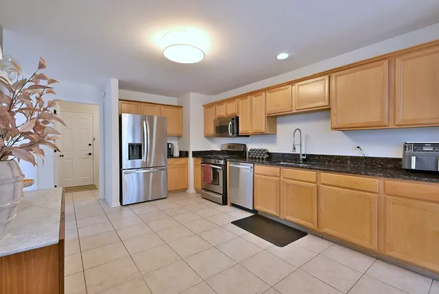 $389,000 | 3207 Foxridge Court, Woodridge, IL 60517