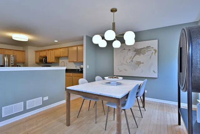 $389,000 | 3207 Foxridge Court, Woodridge, IL 60517