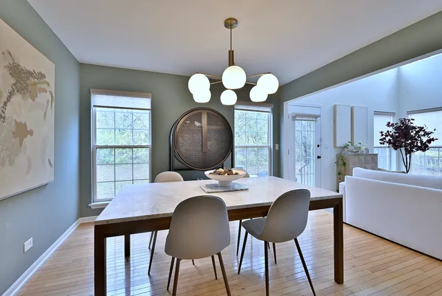 $389,000 | 3207 Foxridge Court, Woodridge, IL 60517