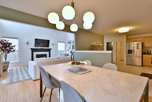 $389,000 | 3207 Foxridge Court, Woodridge, IL 60517