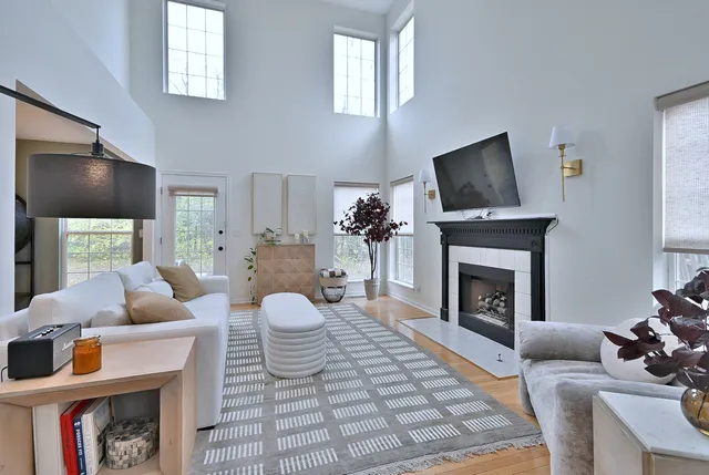 $389,000 | 3207 Foxridge Court, Woodridge, IL 60517