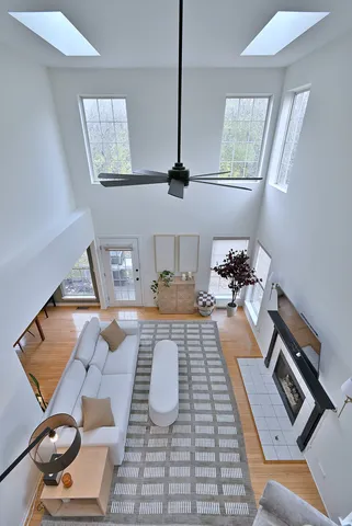 $389,000 | 3207 Foxridge Court, Woodridge, IL 60517