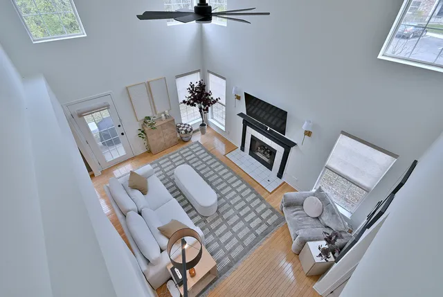 $389,000 | 3207 Foxridge Court, Woodridge, IL 60517