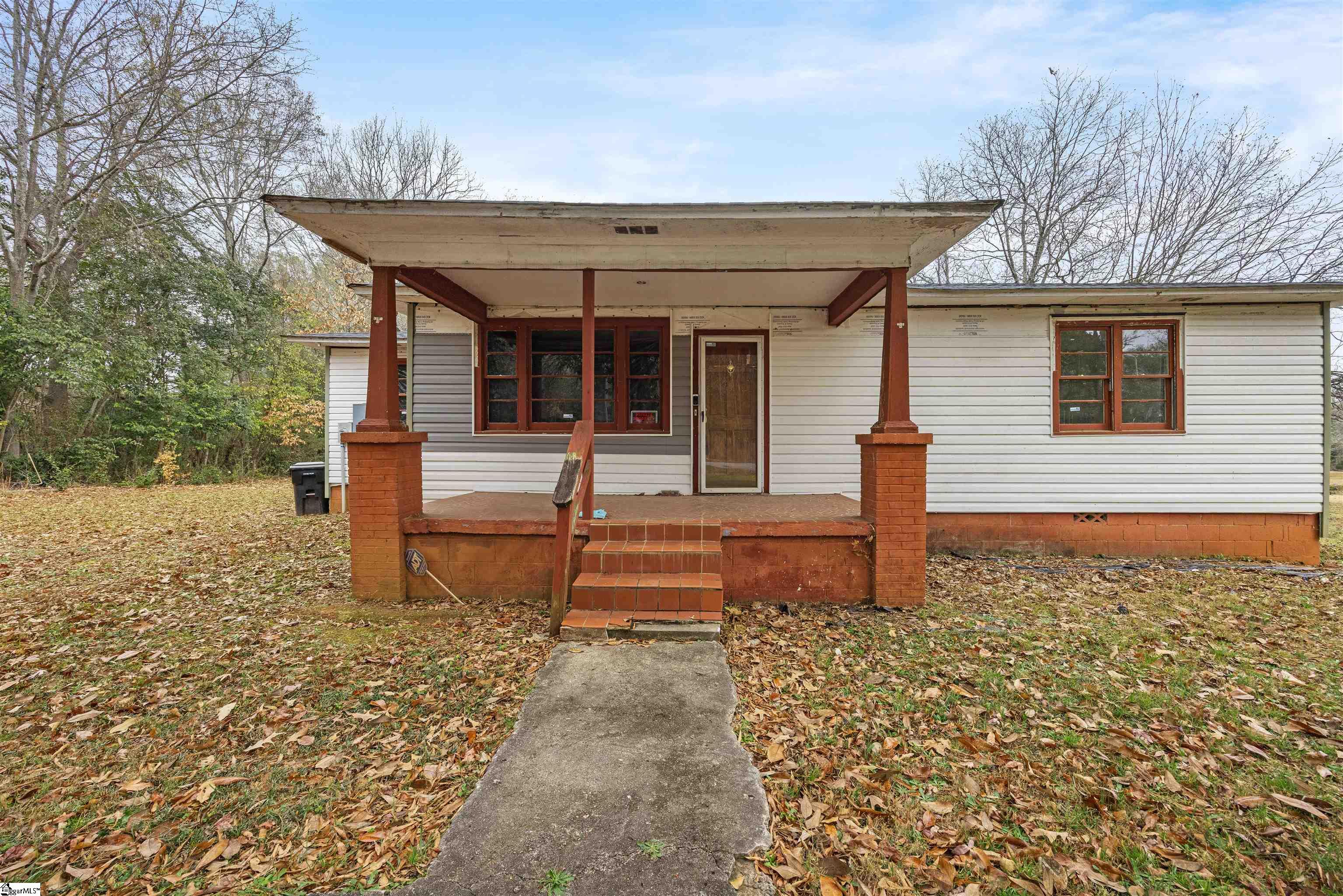 122 Cherokee Road Belton, SC 29627 - Photo 4 of 26 Gallery Image 4