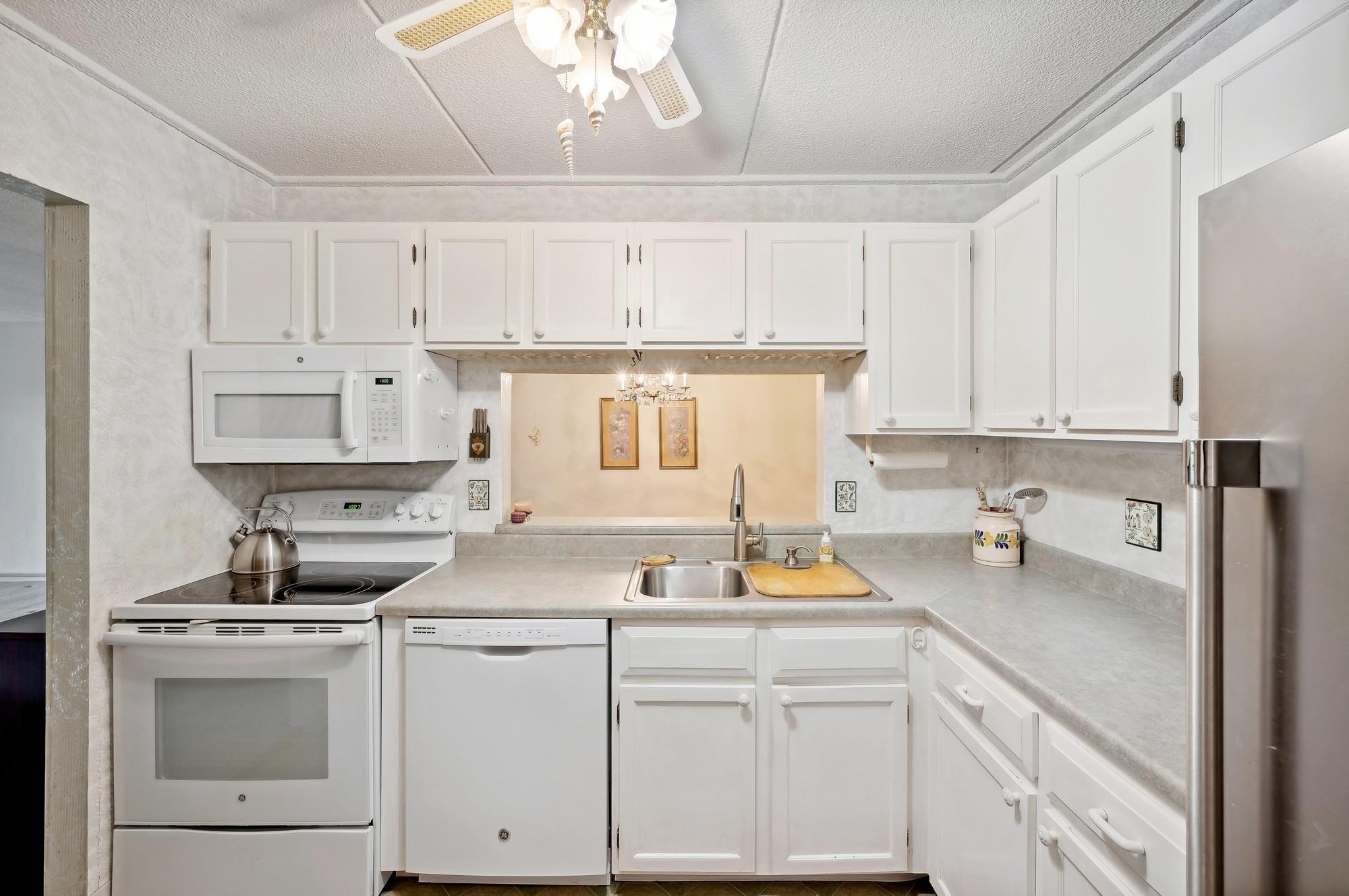 10501 Cedar Lake Road, Unit 511 Minnetonka, MN 55305 - Photo 2 of 42 Gallery Image 2
