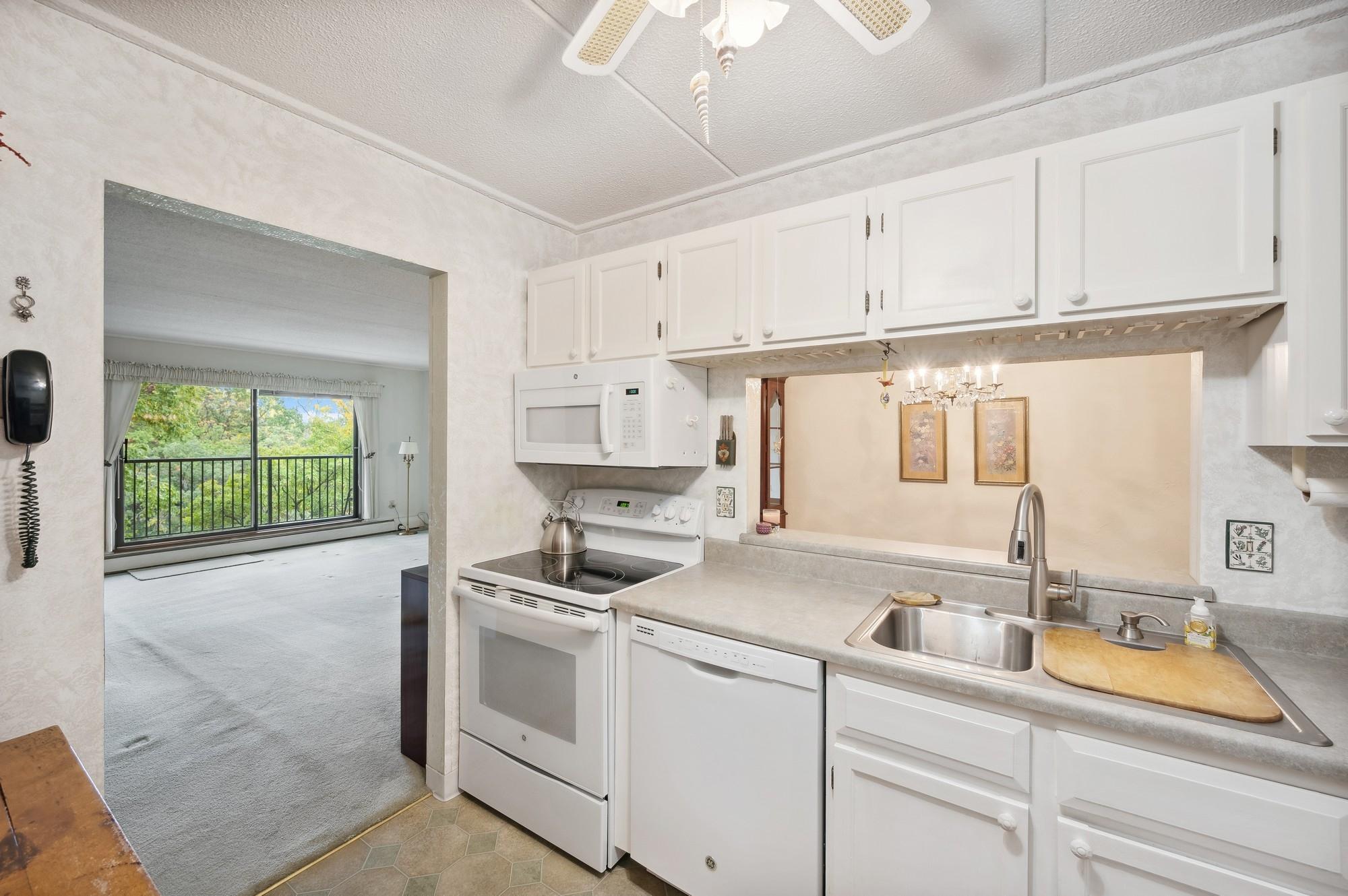 10501 Cedar Lake Road, Unit 511 Minnetonka, MN 55305 - Photo 4 of 42 Gallery Image 4