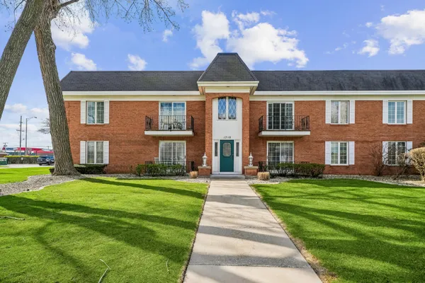 $149,000 | 1710 Camellia Drive, Unit D1, Munster, IN 46321