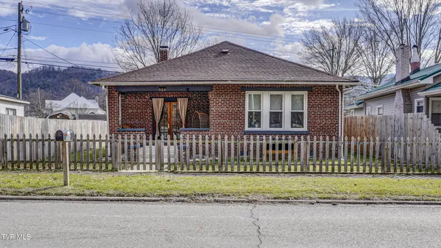 $235,000 | 524 Carolina Avenue, Erwin, TN 37650