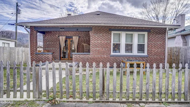$235,000 | 524 Carolina Avenue, Erwin, TN 37650