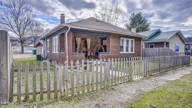 $235,000 | 524 Carolina Avenue, Erwin, TN 37650