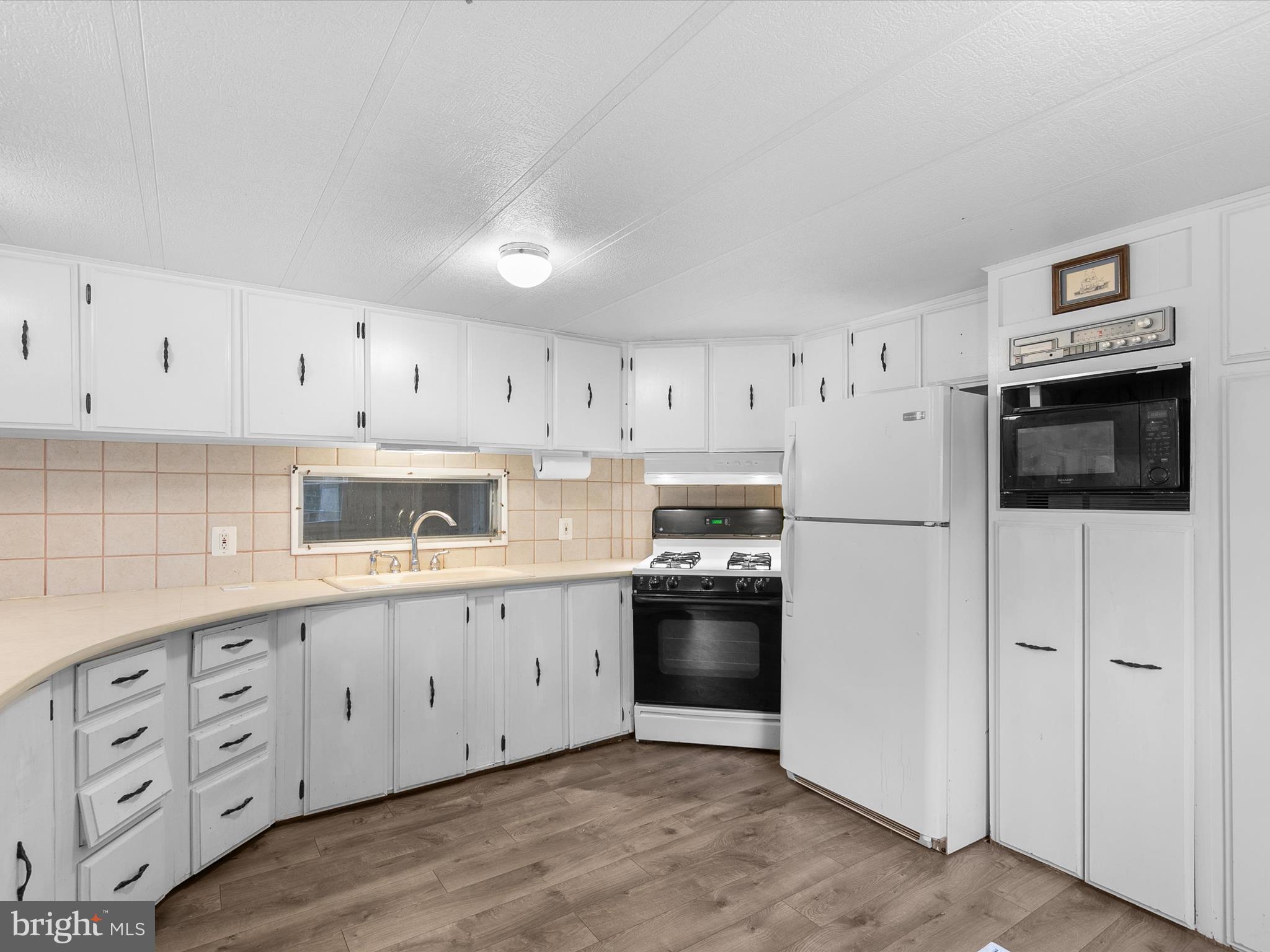 37530 Oak Street Ocean View, DE 19970 - Photo 8 of 29 Kitchen