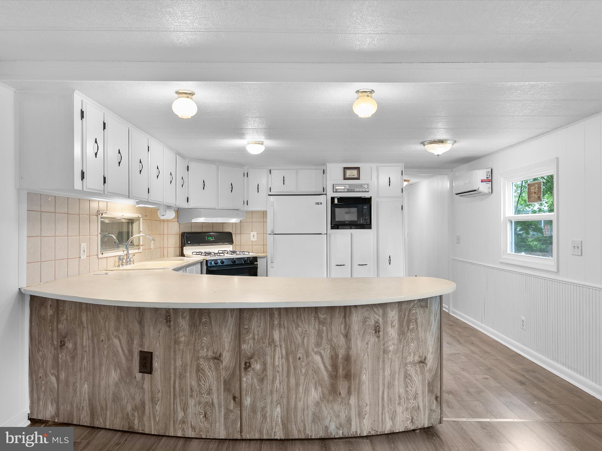 37530 Oak Street Ocean View, DE 19970 - Photo 9 of 29 Kitchen
