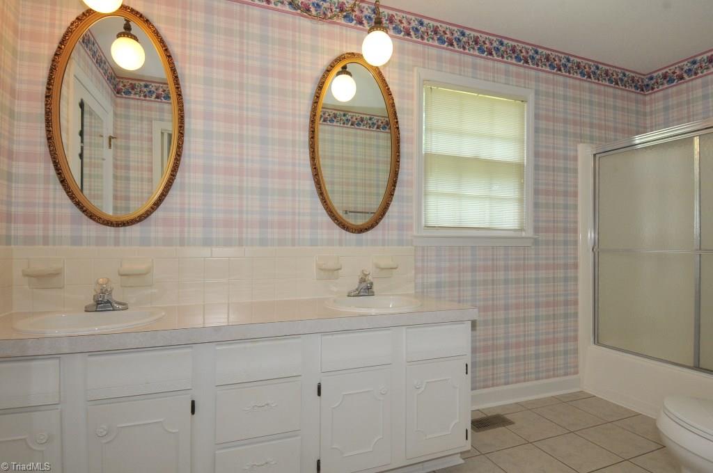 1818 River Dale Road Pfafftown, NC 27040 - Photo 11 of 20 Gallery Image 11